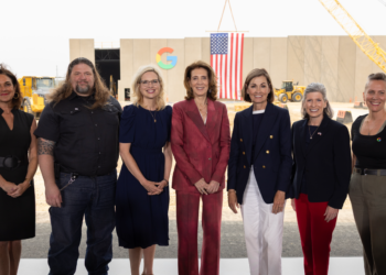 Google publicizes new $7 billion funding in Iowa