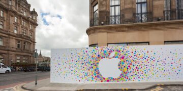 US Intel Chief Celebrates UK Retreat on Apple Backdoor Order