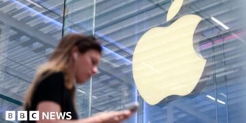 Apple pulls US immigration official monitoring apps