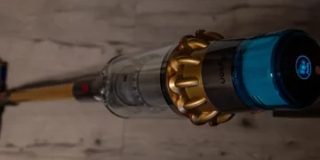 How Dyson’s cutting-edge vacuum adjusts to flooring for unbeatable cleansing – Automated Residence
