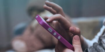 Youngsters behaving badly on-line? Right here’s how mother and father can assist