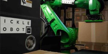 Robots that spare warehouse employees the heavy lifting | MIT Information
