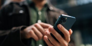 iPhones Are Now Necessary For Senior IDF Officers In Israel