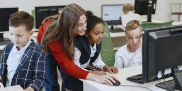 Google’s Our Life with AI survey: AI and studying, training