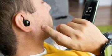 Audio Accent Flaw Converts Headphones Into Spy Software
