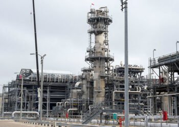 Trump will get information middle firms to pledge to pay for energy era