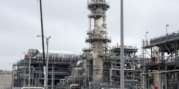 Trump will get information middle firms to pledge to pay for energy era