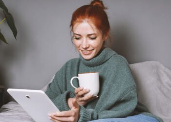 This $16 Gadget Makes Studying Your Kindle In Mattress Means Extra Snug