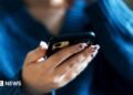 Midnight social media curfew proposed for older UK teenagers