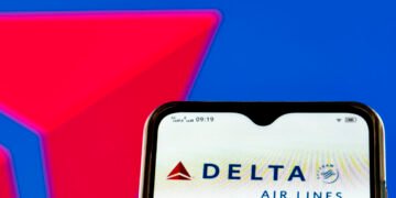 DEF CON crowd suspected in fake-hotspot assault on Delta flight
