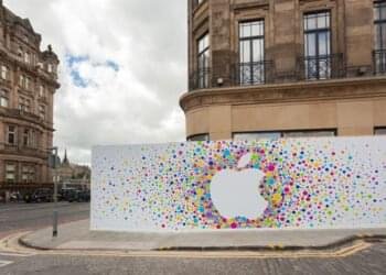 US Intel Chief Celebrates UK Retreat on Apple Backdoor Order