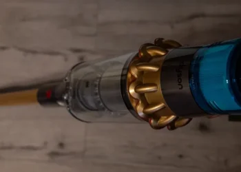 How Dyson’s cutting-edge vacuum adjusts to flooring for unbeatable cleansing – Automated Residence